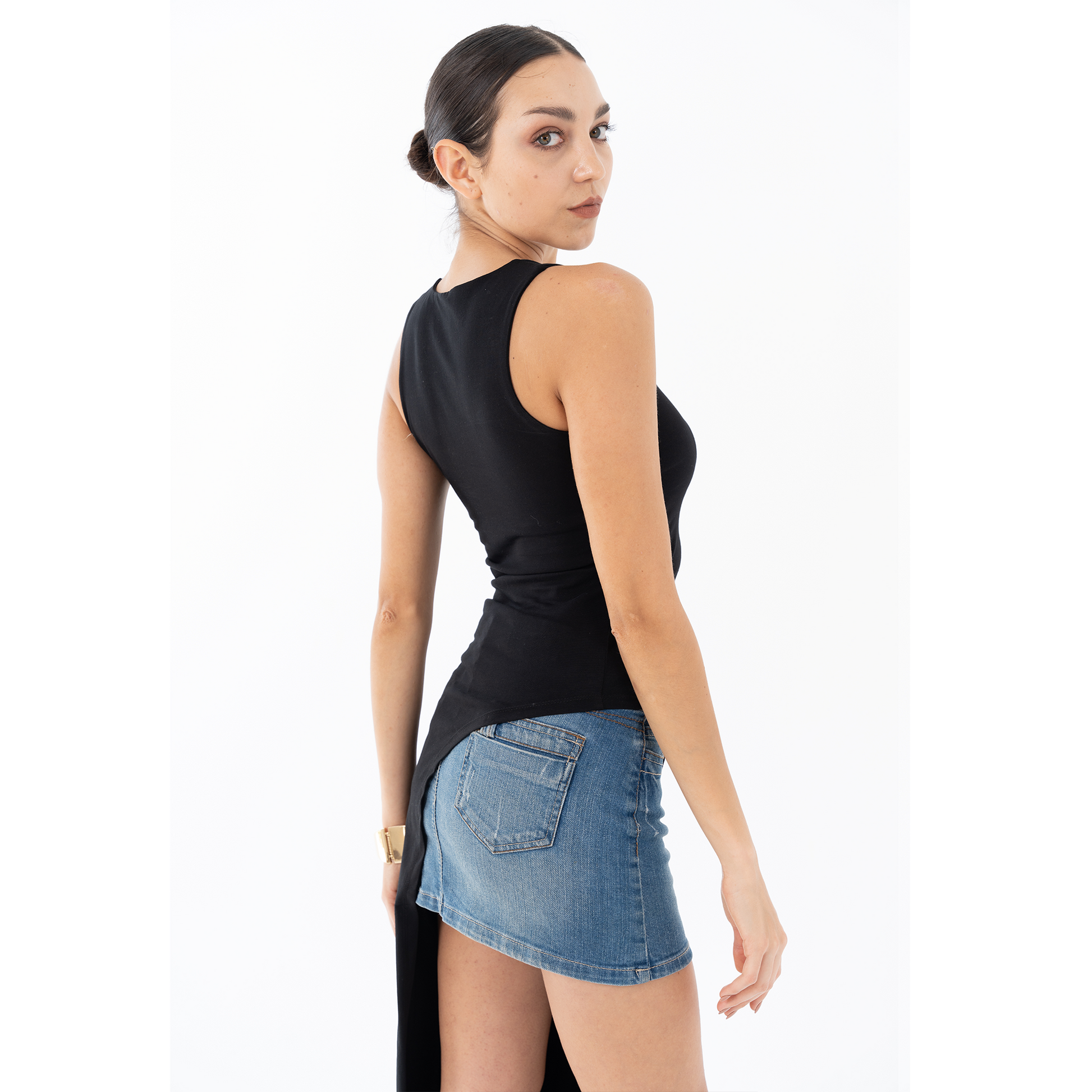 Asymmetrical scoop top
