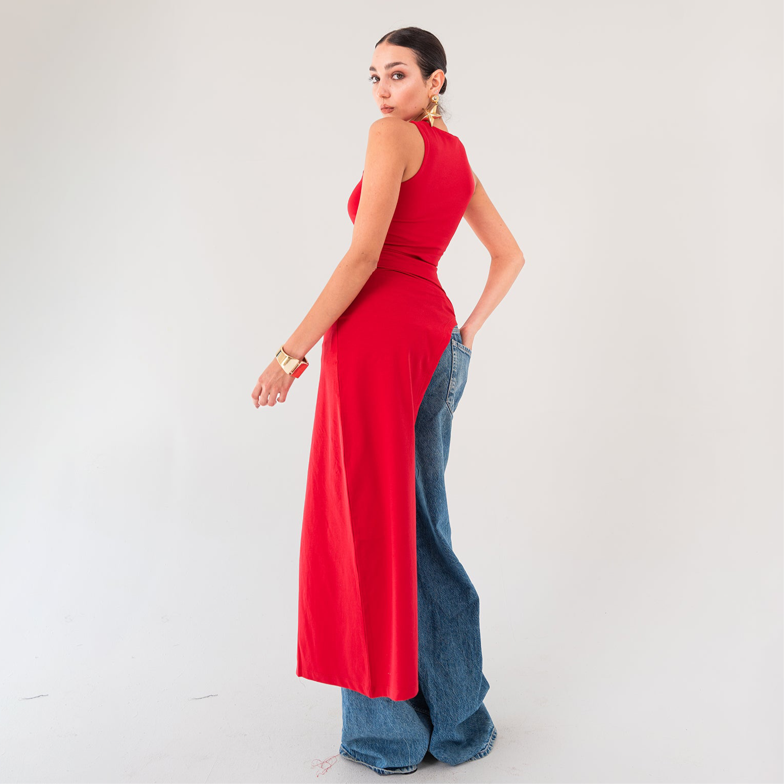 Asymmetrical scoop top