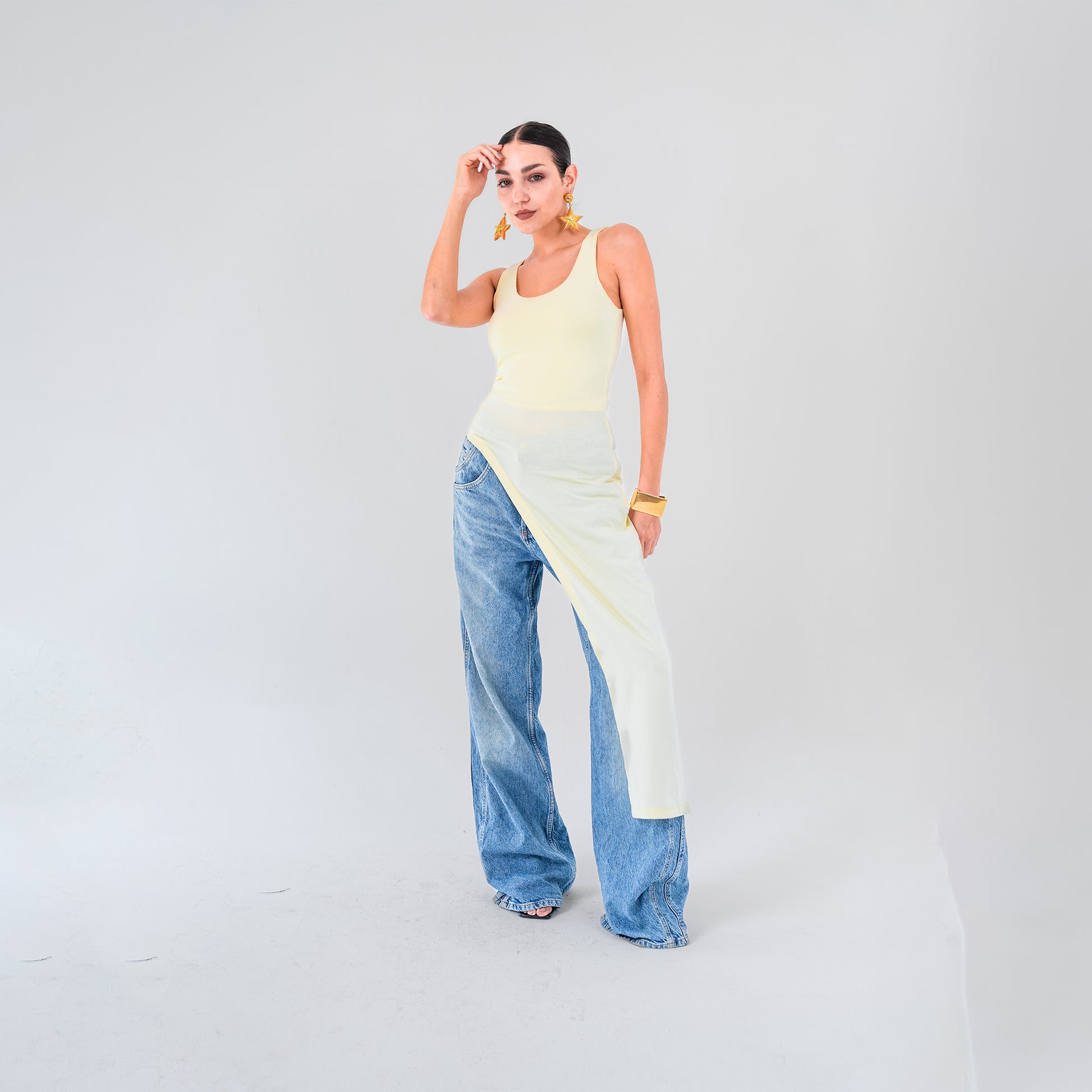 Asymmetrical scoop top