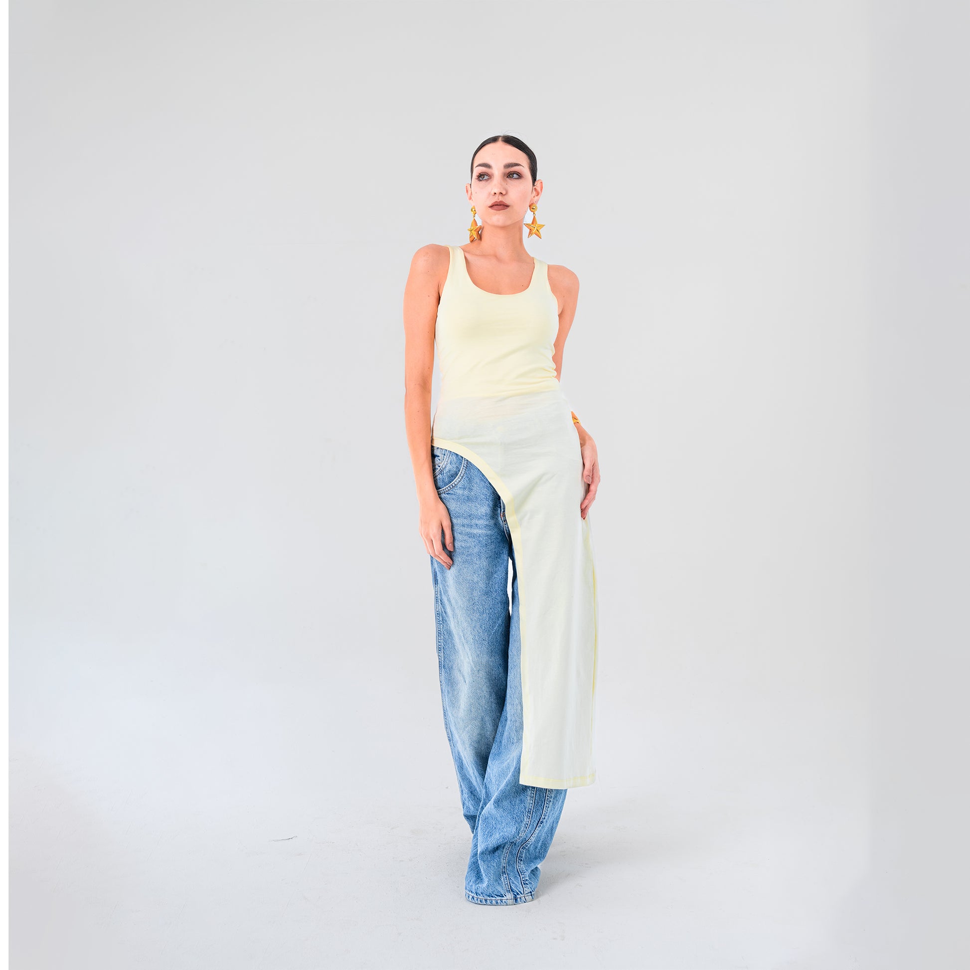Asymmetrical scoop top