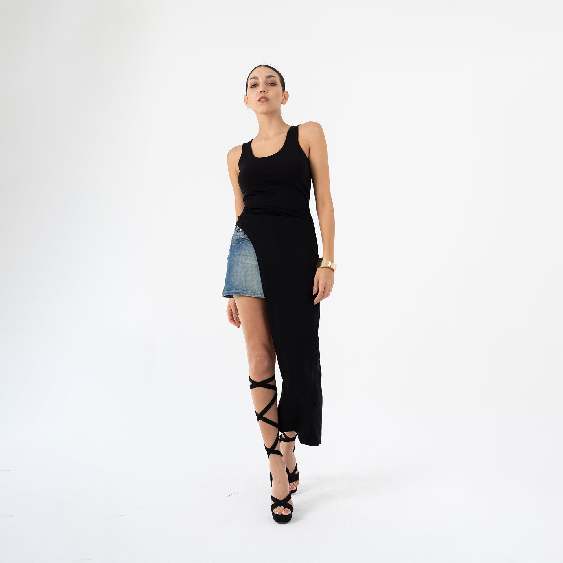 Asymmetrical scoop top