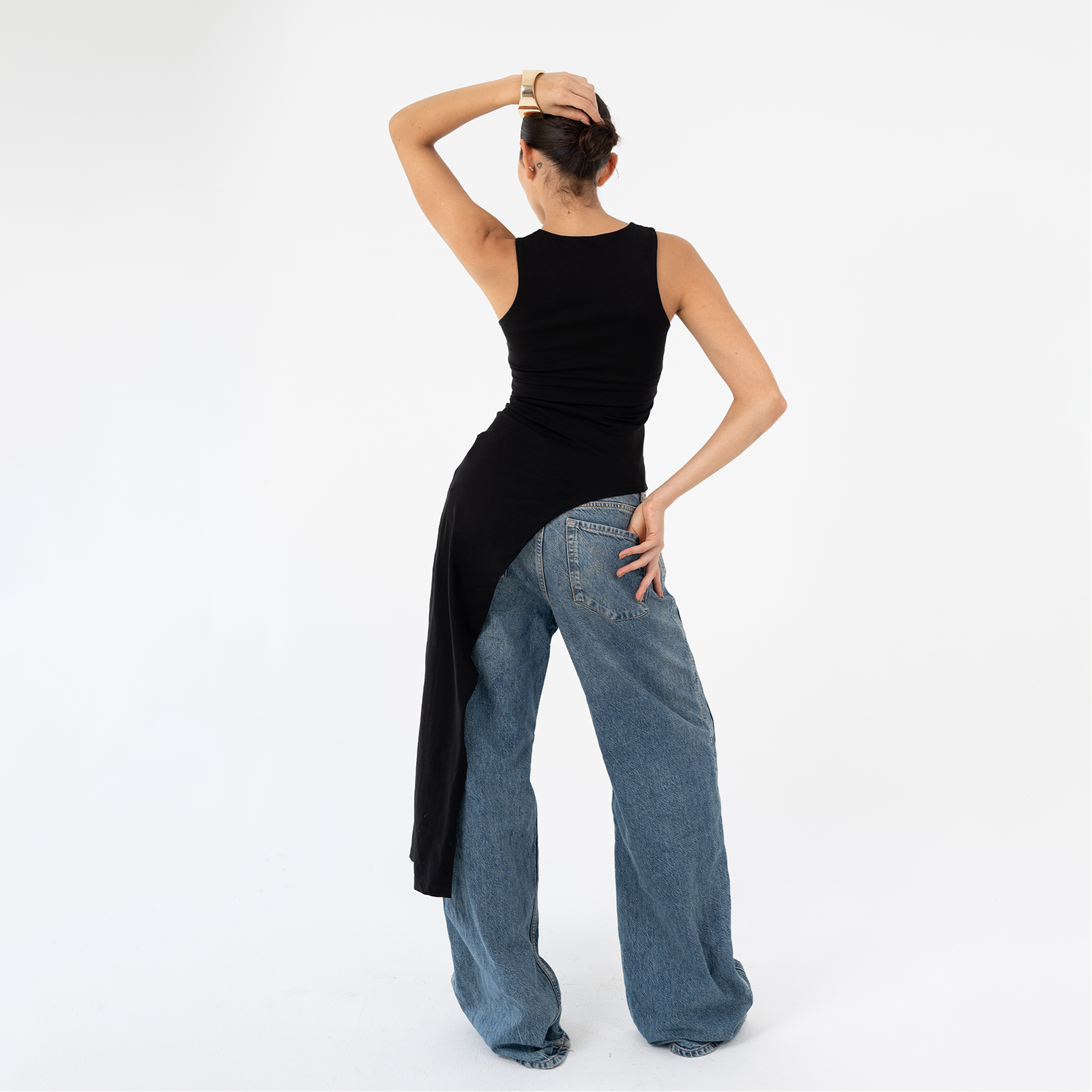 Asymmetrical scoop top