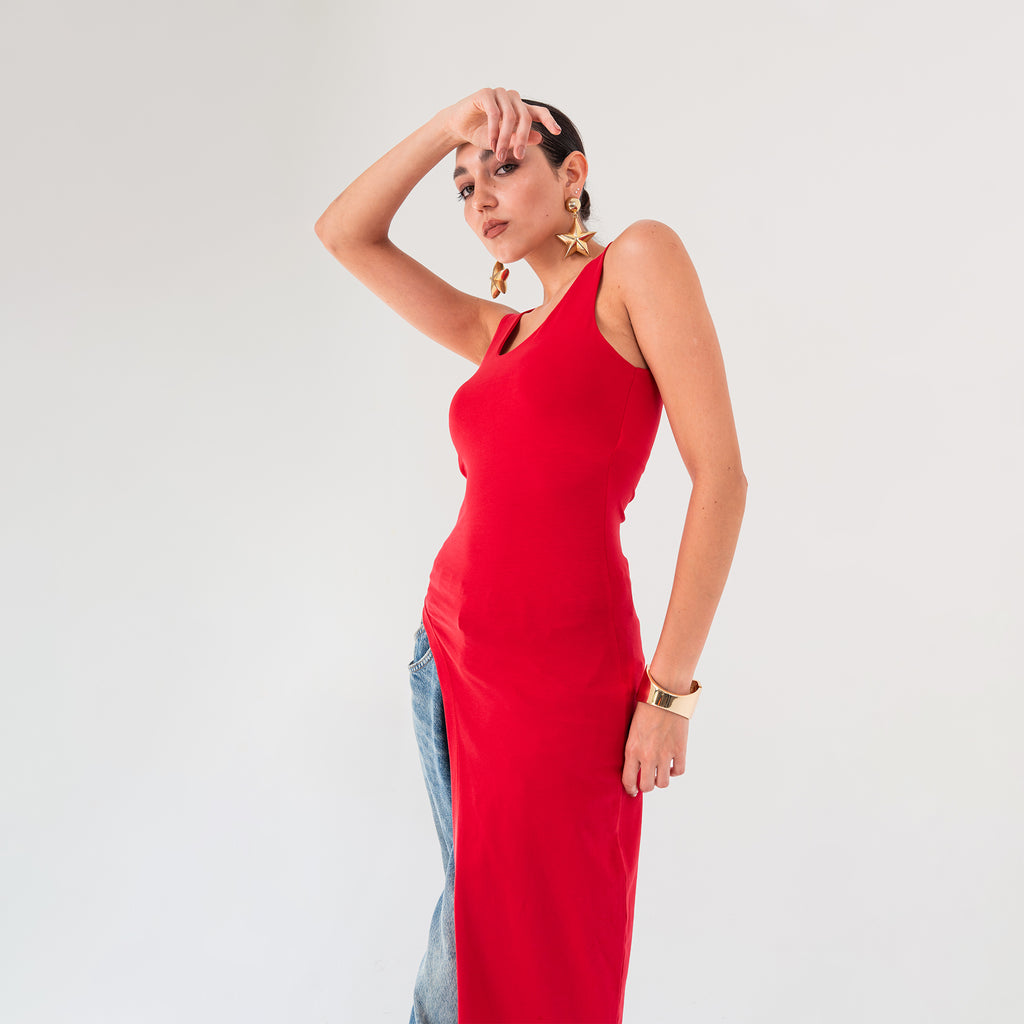 Asymmetrical scoop top