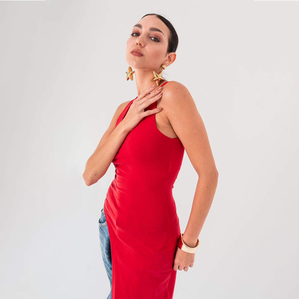 Asymmetrical scoop top