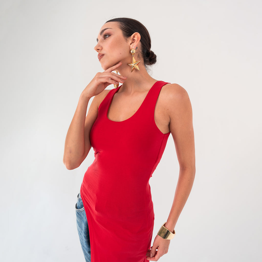 Asymmetrical scoop top