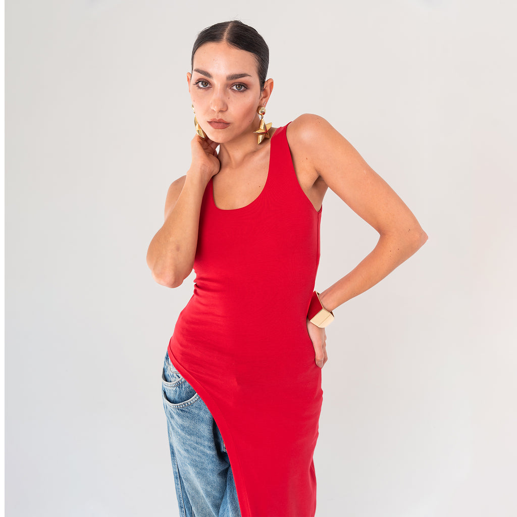Asymmetrical scoop top