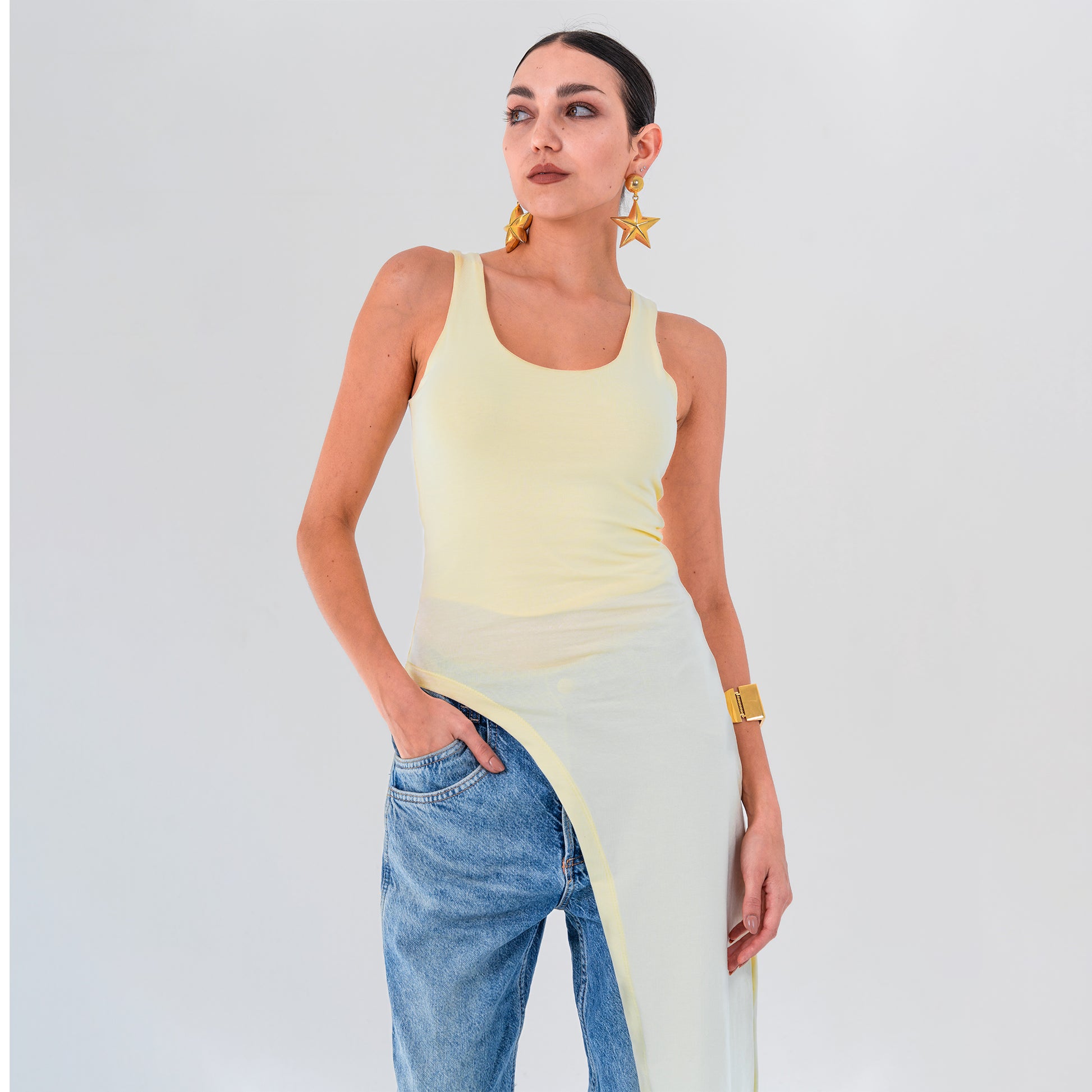 Asymmetrical scoop top