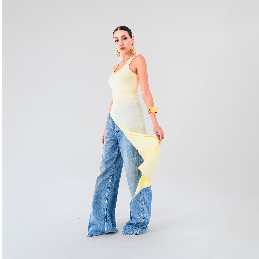 Asymmetrical scoop top
