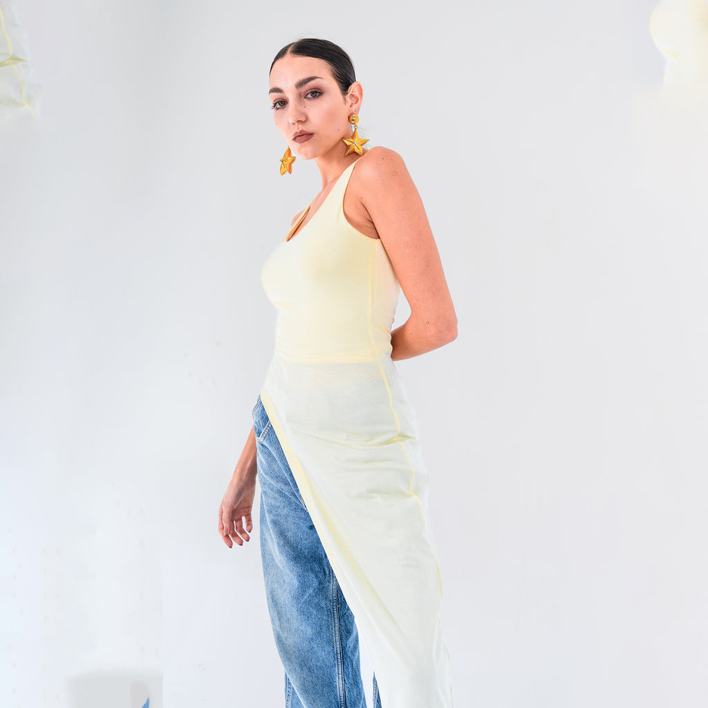 Asymmetrical scoop top