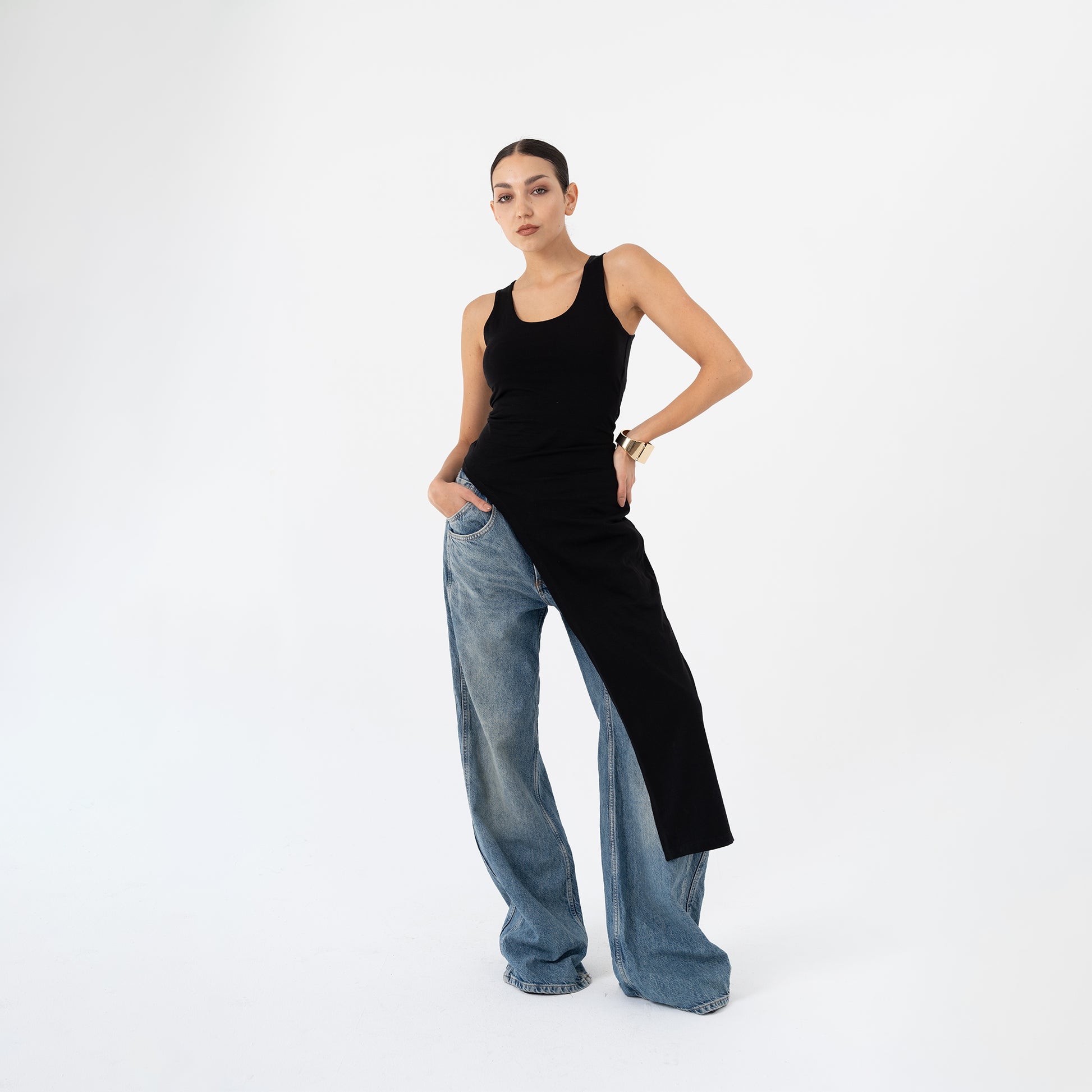 Asymmetrical scoop top
